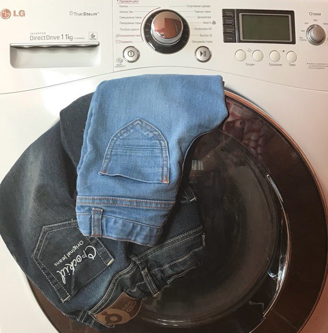 Как стирать джинсы в машине-автомат — выбор средства, советы по удалению пятен