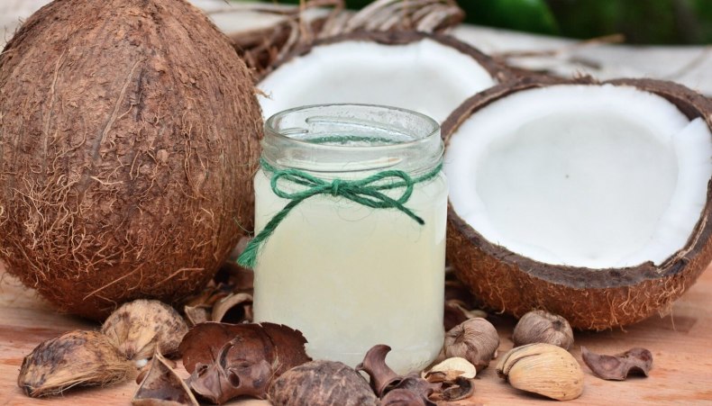Как хранить кокосовое масло в домашних условиях, срок годности после вскрытия, сколько хранится в холодильнике