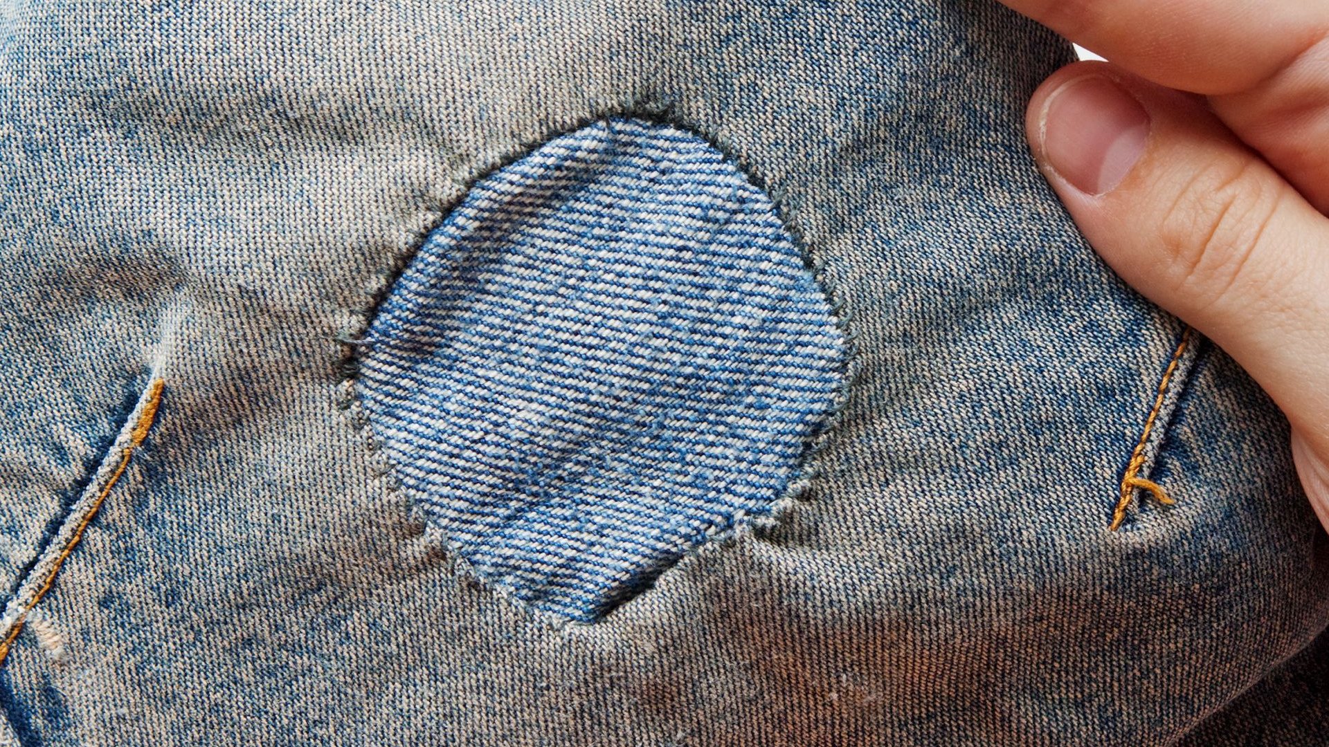 Как зашить дырку на куртке без шва, как незаметно зашить дырку вручную, чтобы не было видно шва