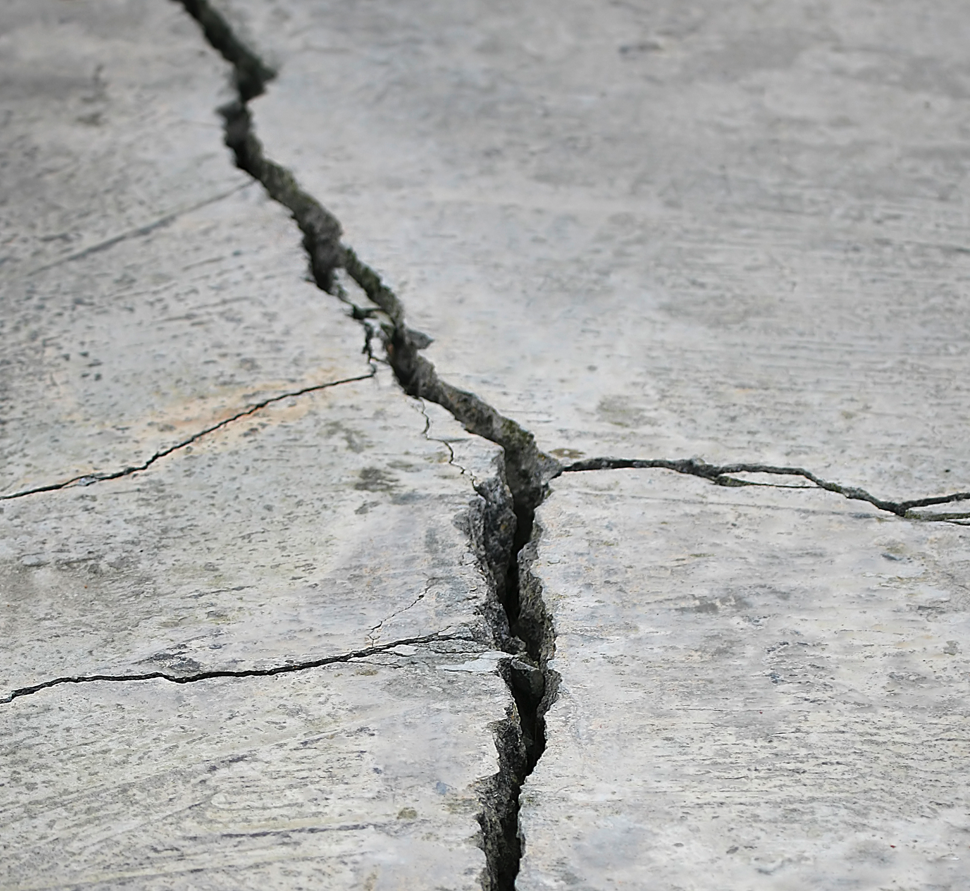 Почему трескается бетон: причины возникновения и способы предотвращения трещин