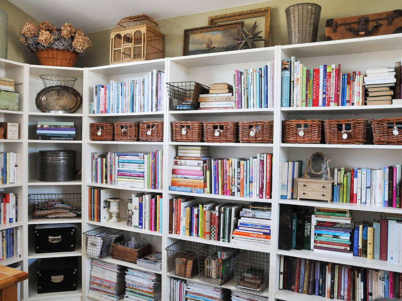 Где хранить книги в маленькой квартире, если нет книжного шкафа