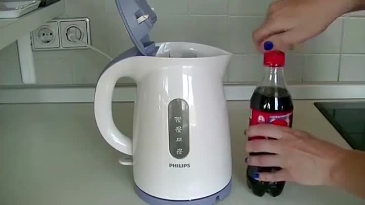 Как почистить чайник от накипи: рецепт с «кока-колой»