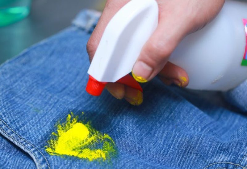 Как отстирать краску для волос с одежды в домашних условиях