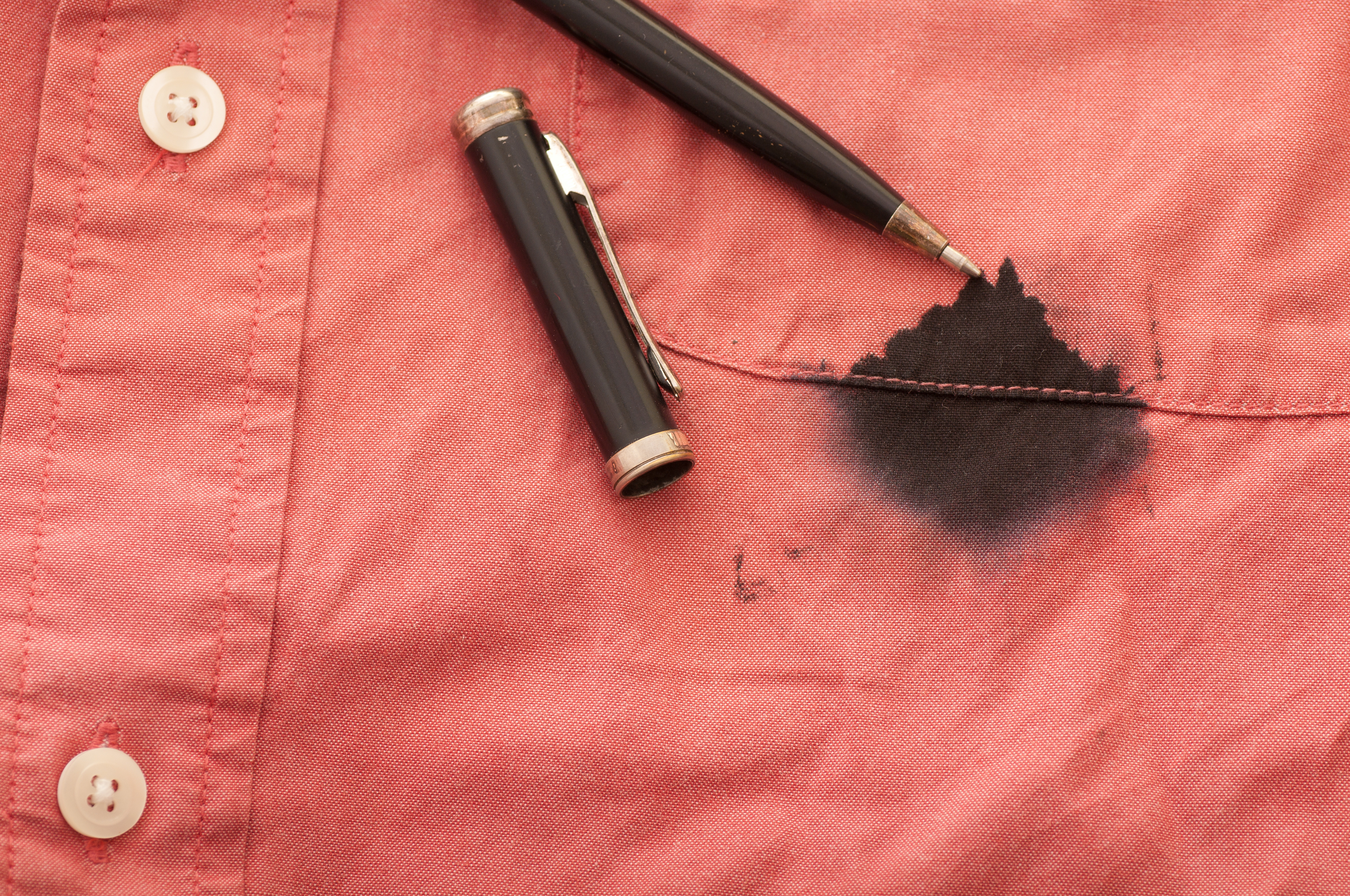 С помощью чего можно вывести старое пятно от гелевой ручки? советы