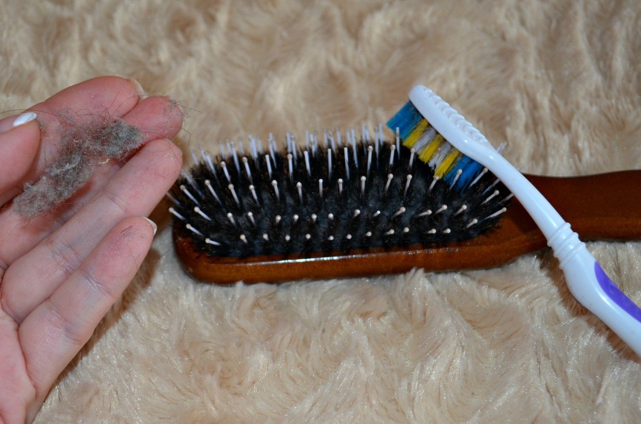 Как очистить расческу для волос от грязи