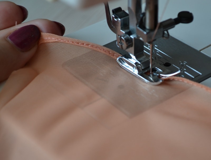 Как правильно подшить шторы на швейной машинке своими руками: способы отрезания, укорачивание без обрезания