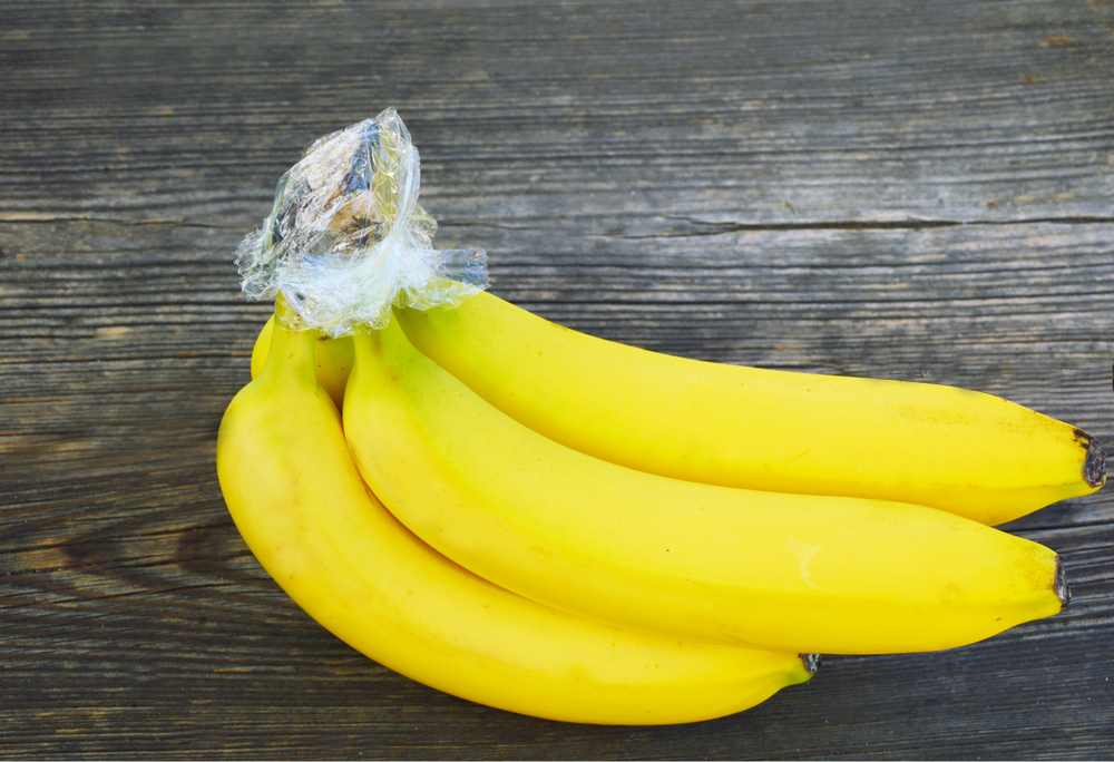 Вопрос хранения бананов немаловажный – все хотят наслаждаться свежим и деликатным вкусом Правильно ли хранить бананы в холодильнике Сейчас разберемся