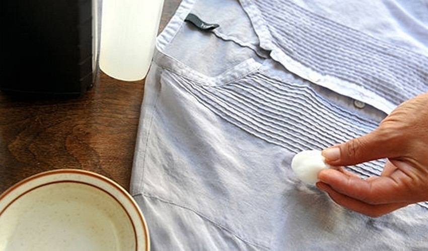 Хозяйкам на заметку: как вывести жирное пятно с футболки в домашних условиях
