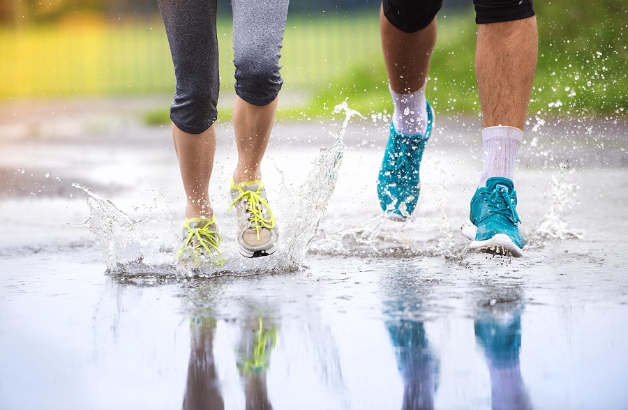 Как сделать, чтобы обувь не промокала: 4 простых и действенных способа