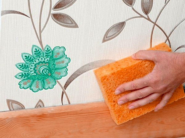 Как очистить жидкие обои от пятен и не испортить покрытие Убираем со стен пыль, грязь, жирные и ржавые пятна Лаковое покрытие стен – преимущества и недостатки