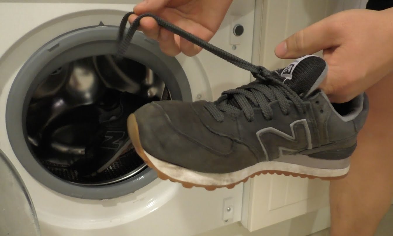 Как отстирать белые кеды: можно ли стирать в стиральной машине