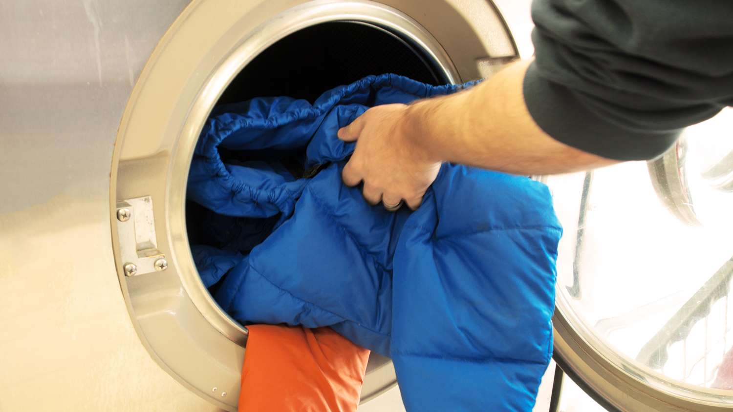 Как правильно постирать горнолыжную куртку с мембраной в стиральной машине