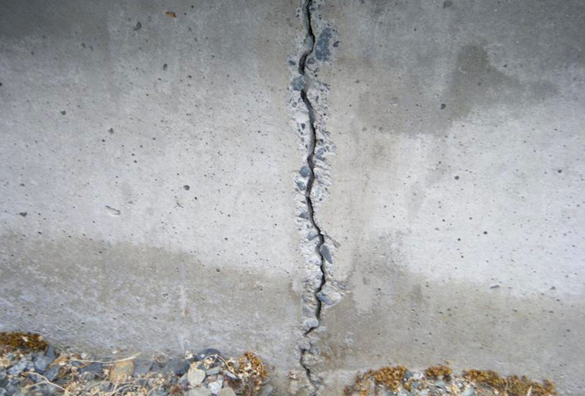 Почему бетон начинает крошиться и трескаться после зимы Какие способы существуют для обработки поверхности и материалы для покрытия
