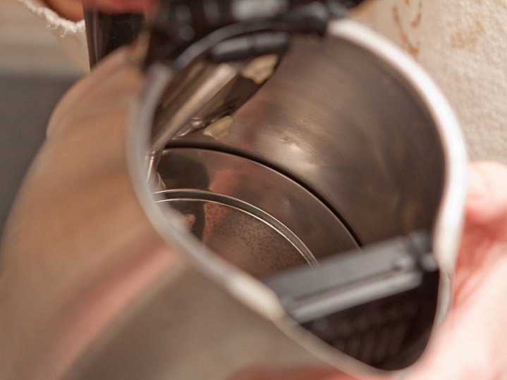 Как почистить чайник из нержавеющей стали снаружи от жира?