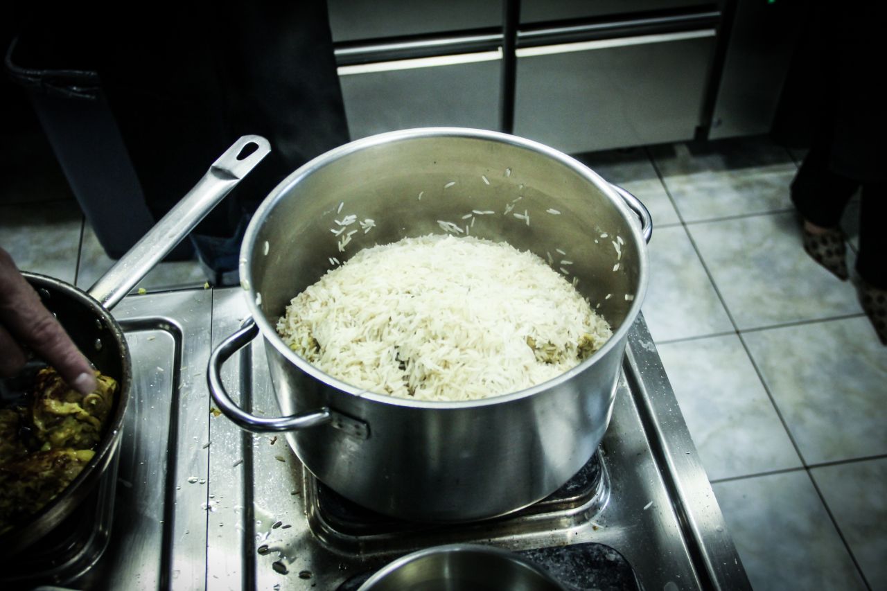 Как правильно варить рис на гарнир в кастрюле – рассыпчатый, длиннозерный, пропаренный, бурый и другие сорта
