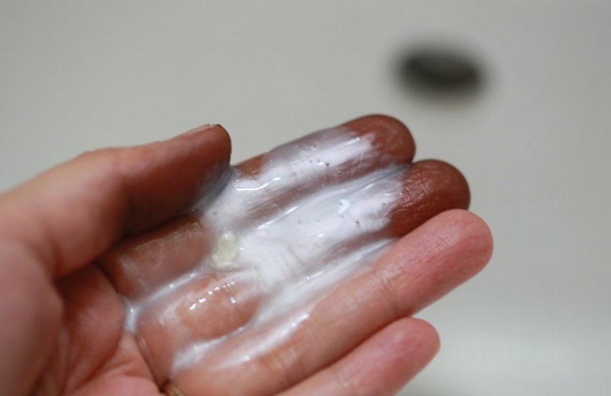 Как и чем отмыть краску для волос с кожи лица и рук в домашних условиях