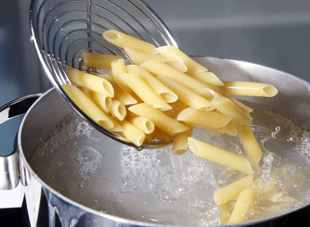 🍝 как варить макароны, чтобы они не слипались — 9 простых правил и способы приготовления