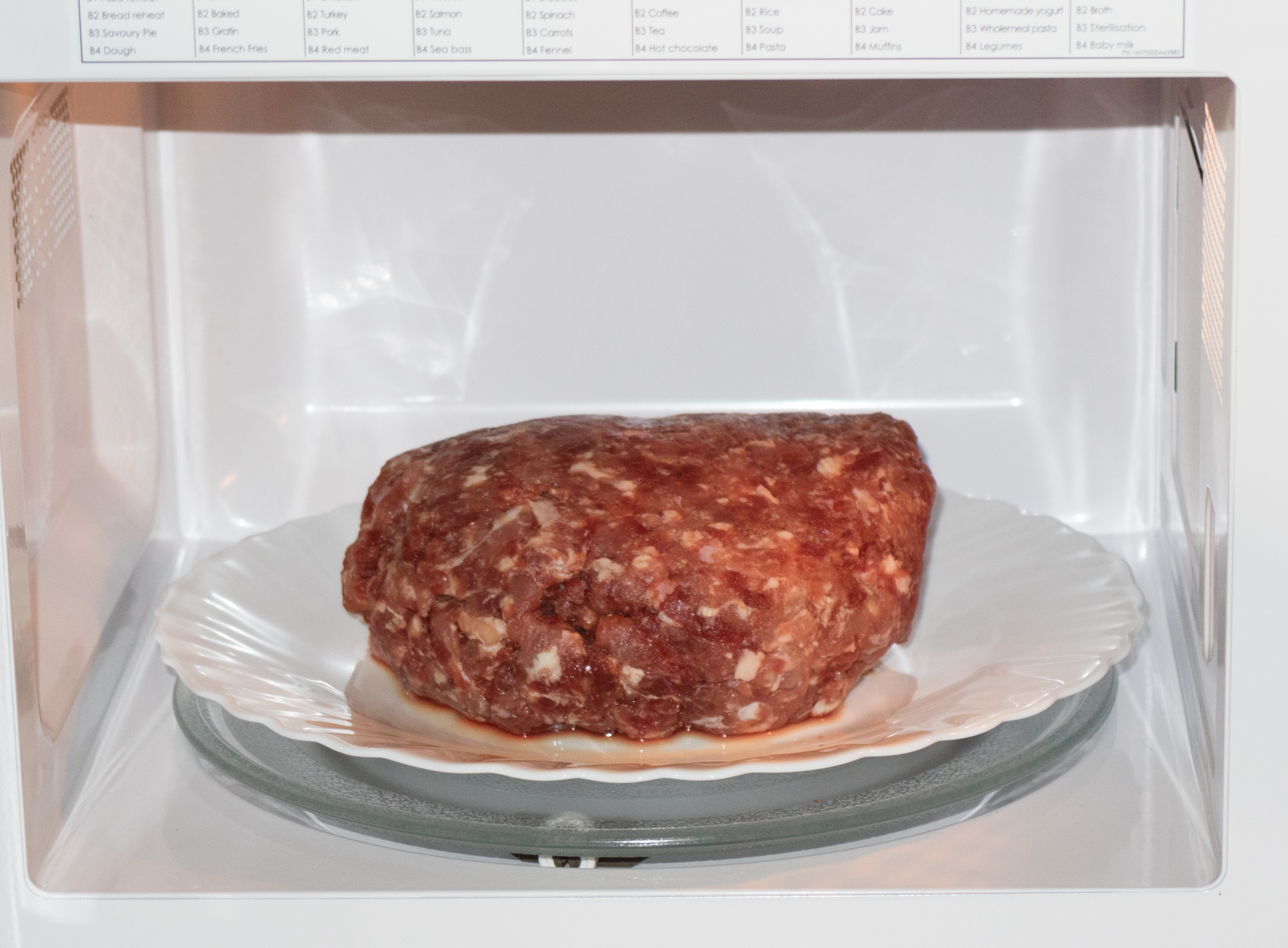 Как быстро разморозить мясо и фарш в микроволновке в домашних условиях, разморозка курицы