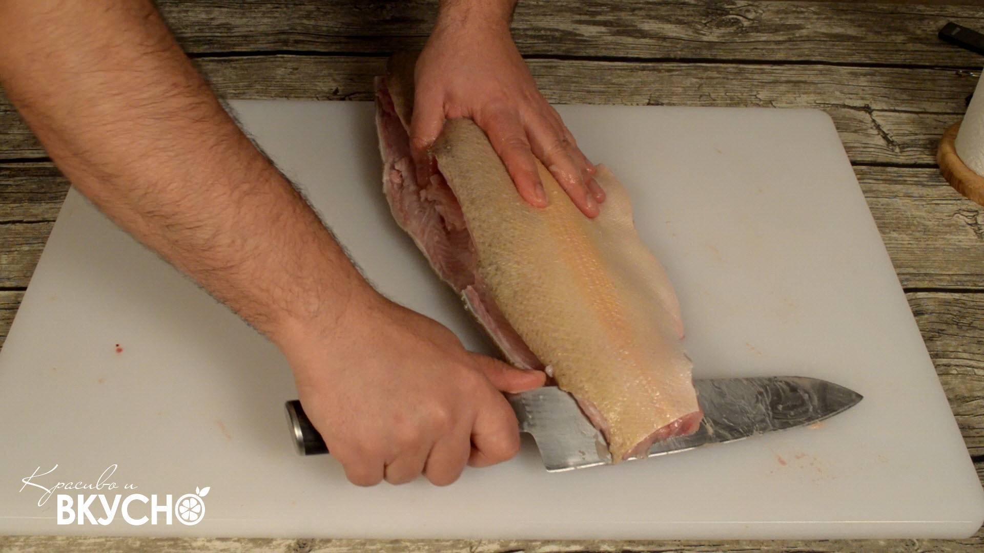Если вы надумали приготовить рыбу, но не знаете, как чистить форель, это простое руководство по разделке форели поможет вам быстро создать кулинарный шедевр