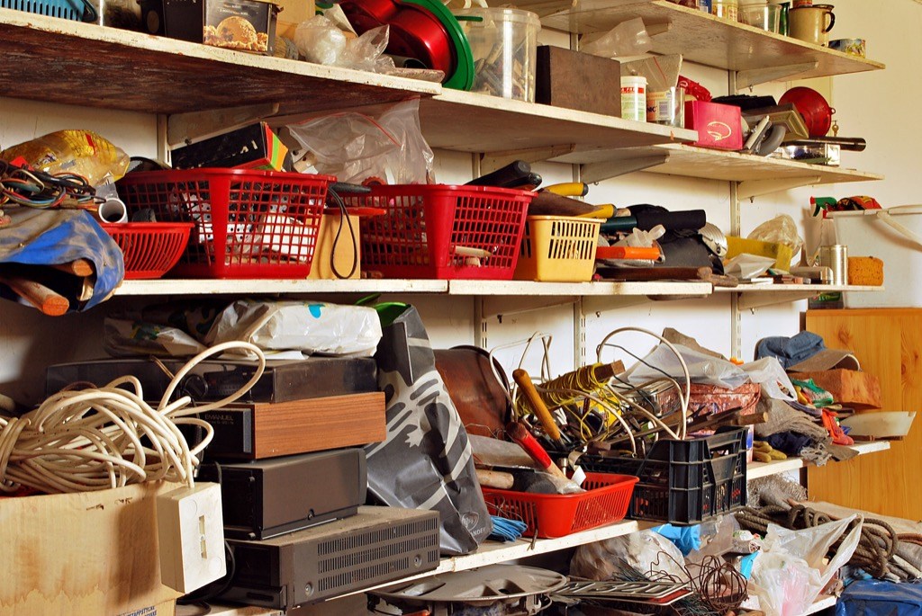 8 вещей, которые нужно выбросить без сожаления, чтобы дом не превращался в склад