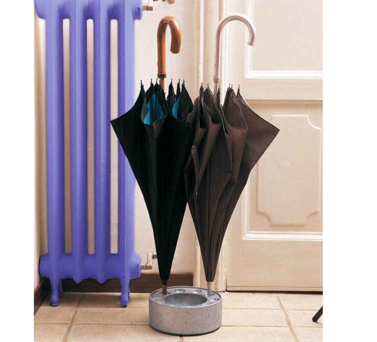 Как постирать зонт в домашних условиях: можно ли в стиральной машине и руками, как удалить пятна и высушить зонтик после стирки?
