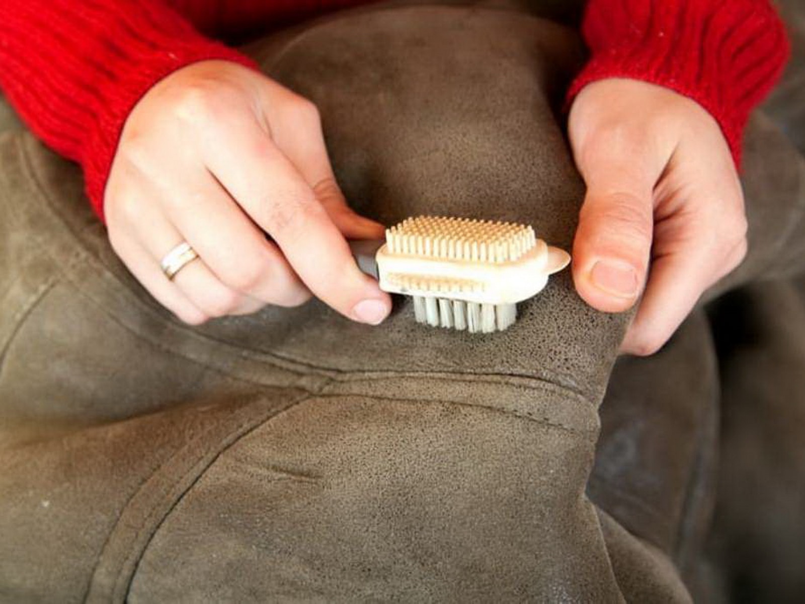 Как почистить пальто в домашних условиях без химчистки