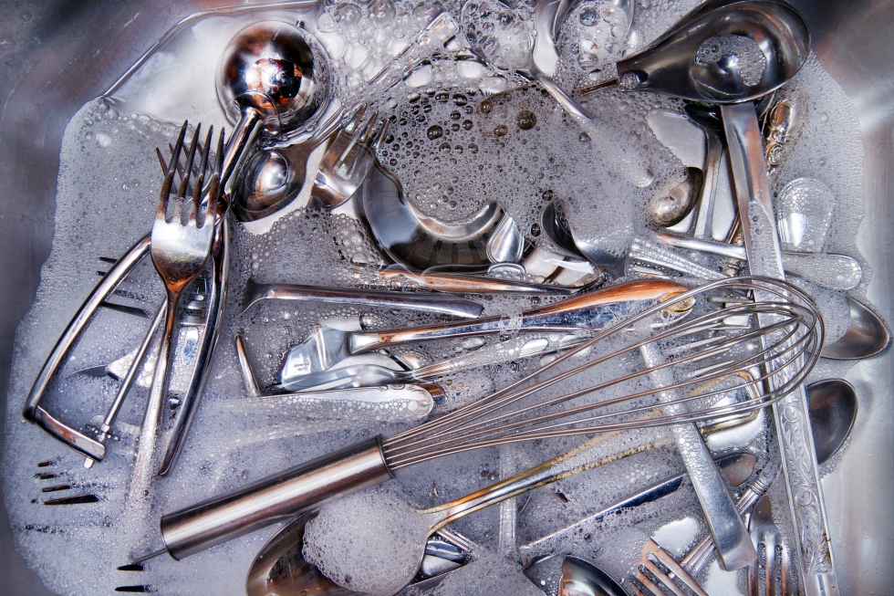 Чем почистить ложки и вилки в домашних условиях Народные средства и промышленные составы Советы по уходу за столовыми приборами
