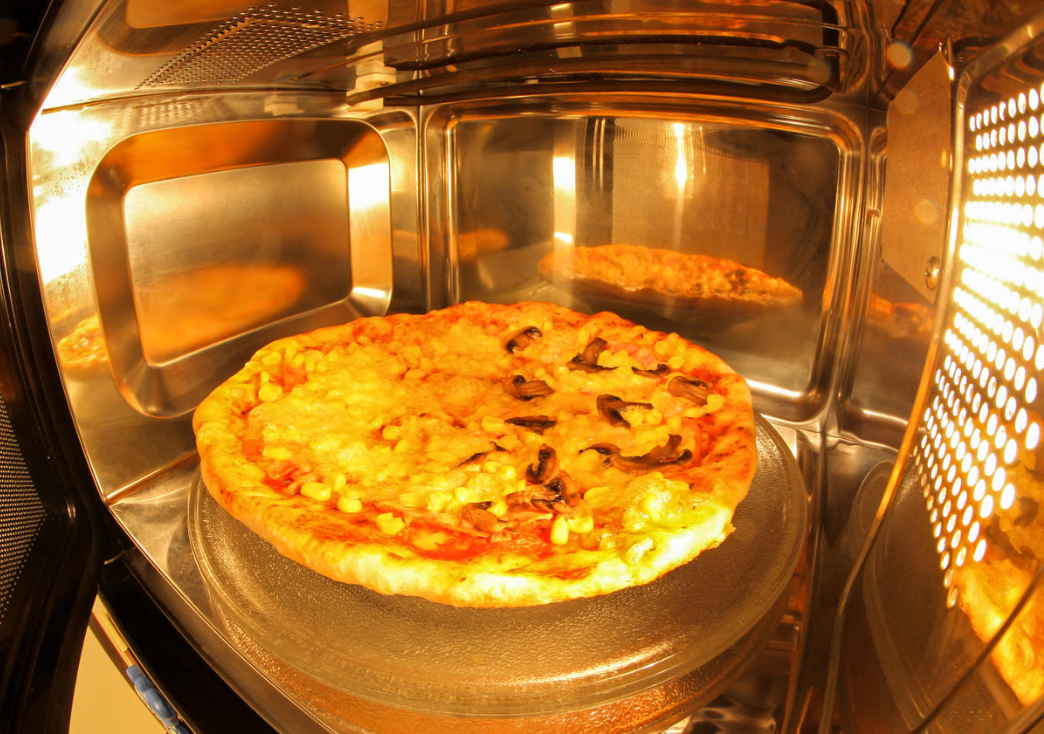 Разогрев пиццы: как быстро подогреть магазинную пиццу в домашних условиях в микроволновке, духовке, мультиварке