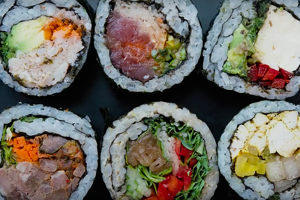 Сколько хранятся суши в холодильнике: сроки годности готовых роллов
