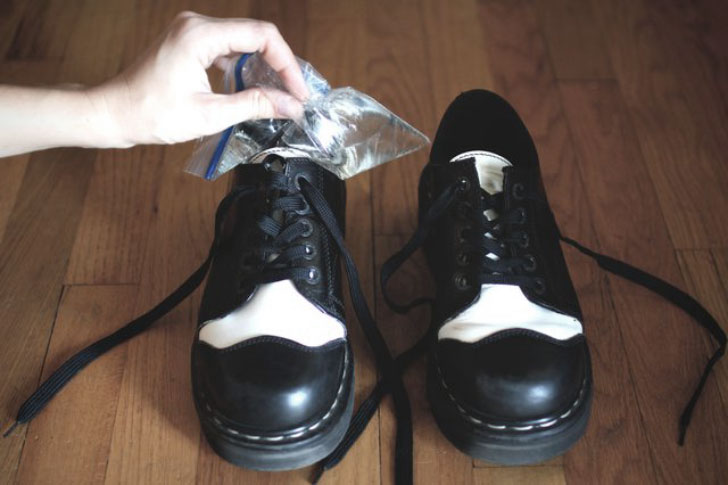 Как растянуть узкую обувь: 15 способов