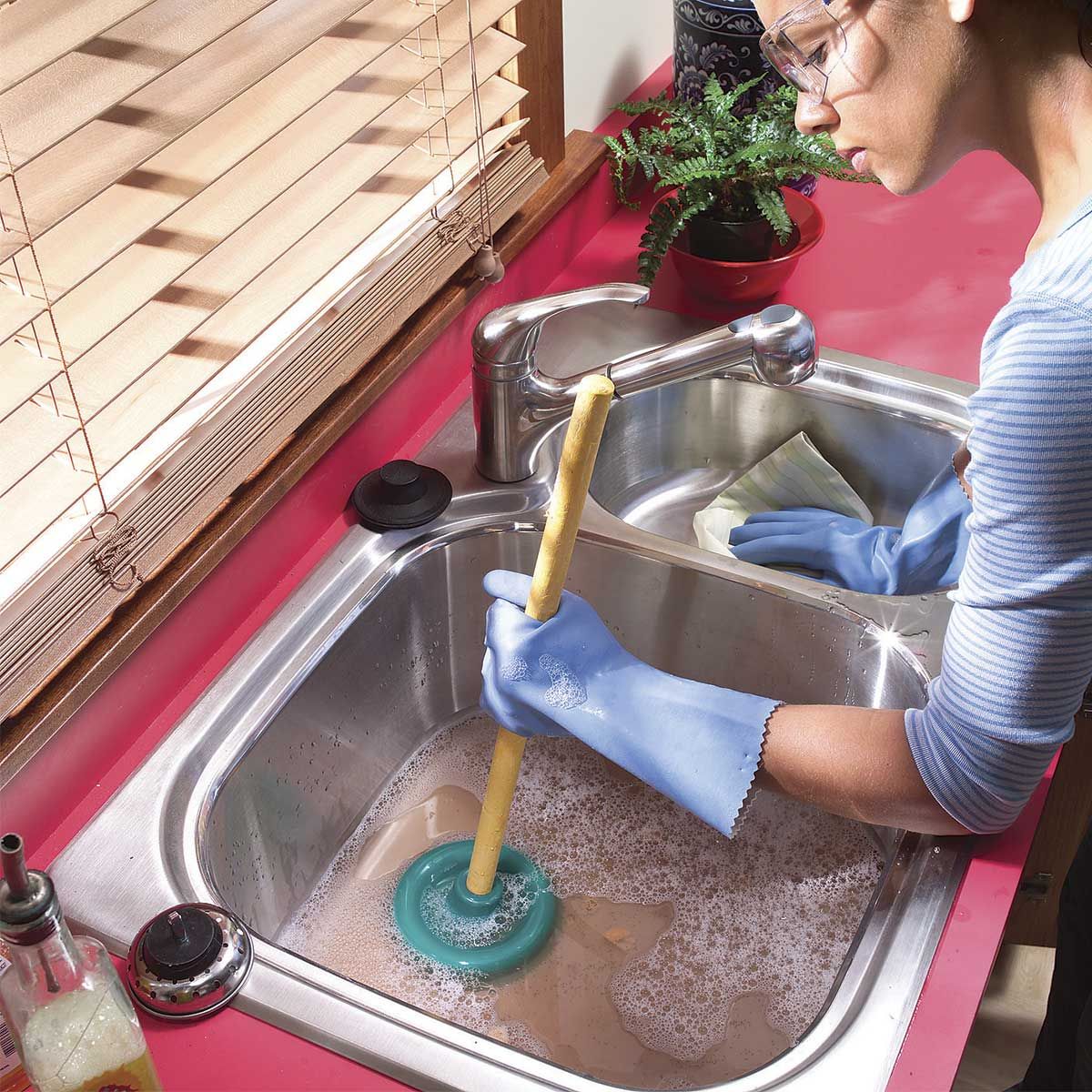 Как прочистить засор в раковине: эффективные способы и методы борьбы с проблемой