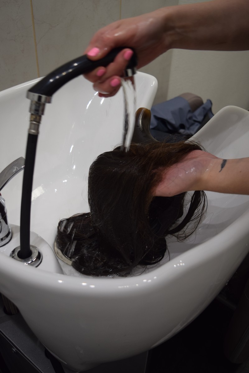 Как стирать парик и правильно расчесать из искусственных и натуральных волос?