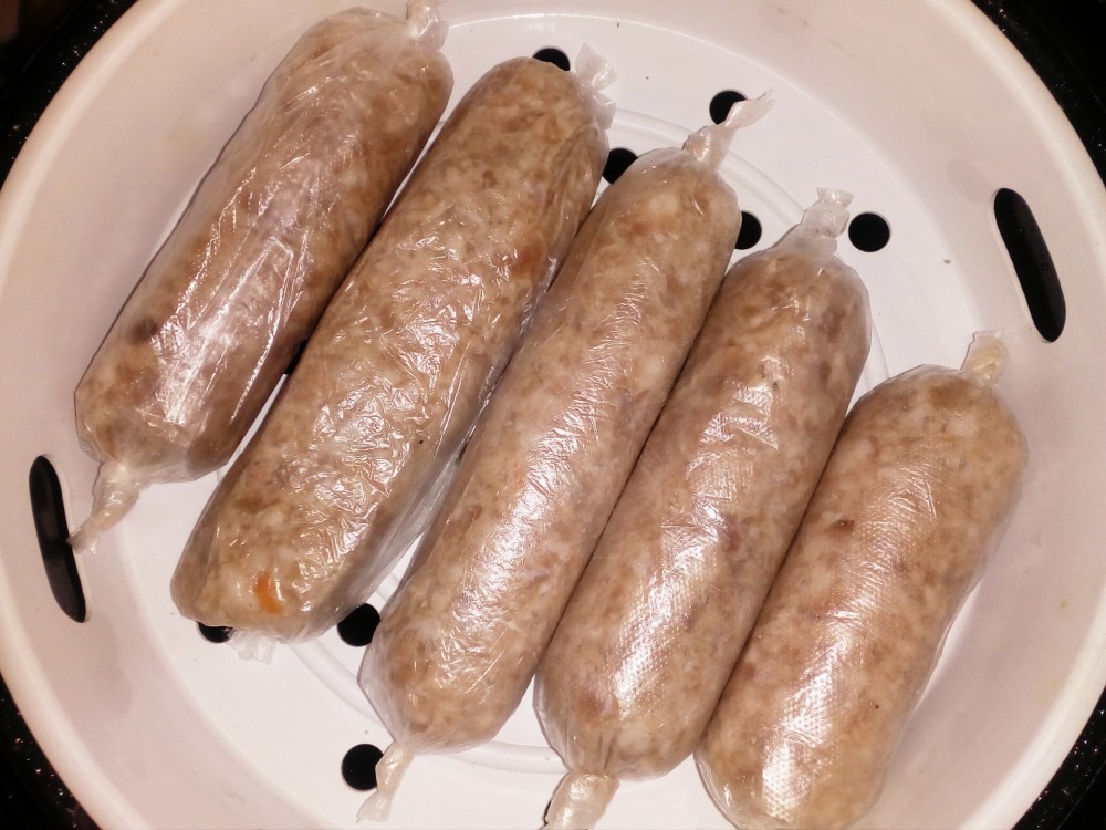 Домашние сосиски: куриные и говяжьи, рецепт приготовления в пленке