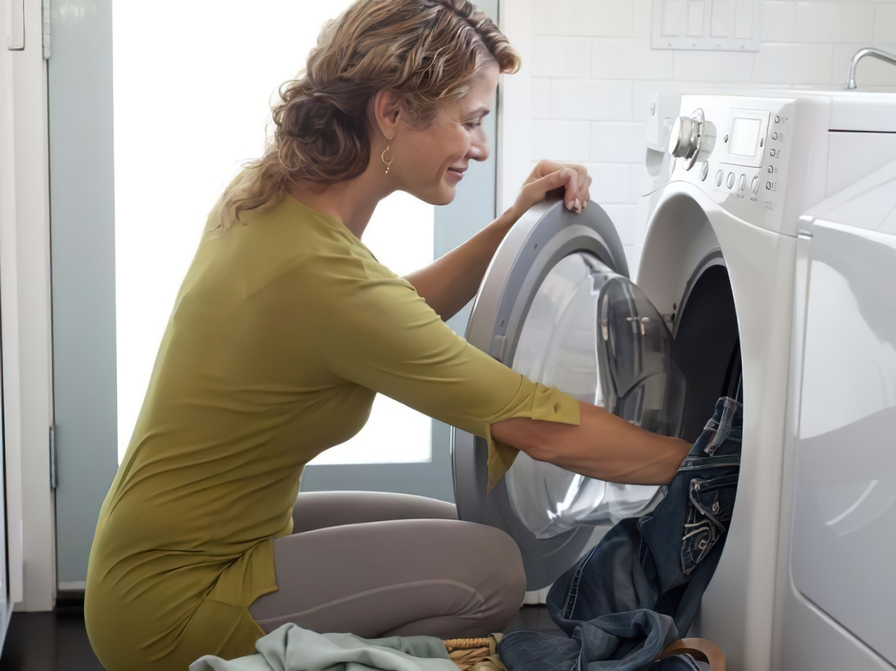 Почему одежда воняет после стирки в машинке? после стирки запах канализации, сырости, порошка: причины, что делать?