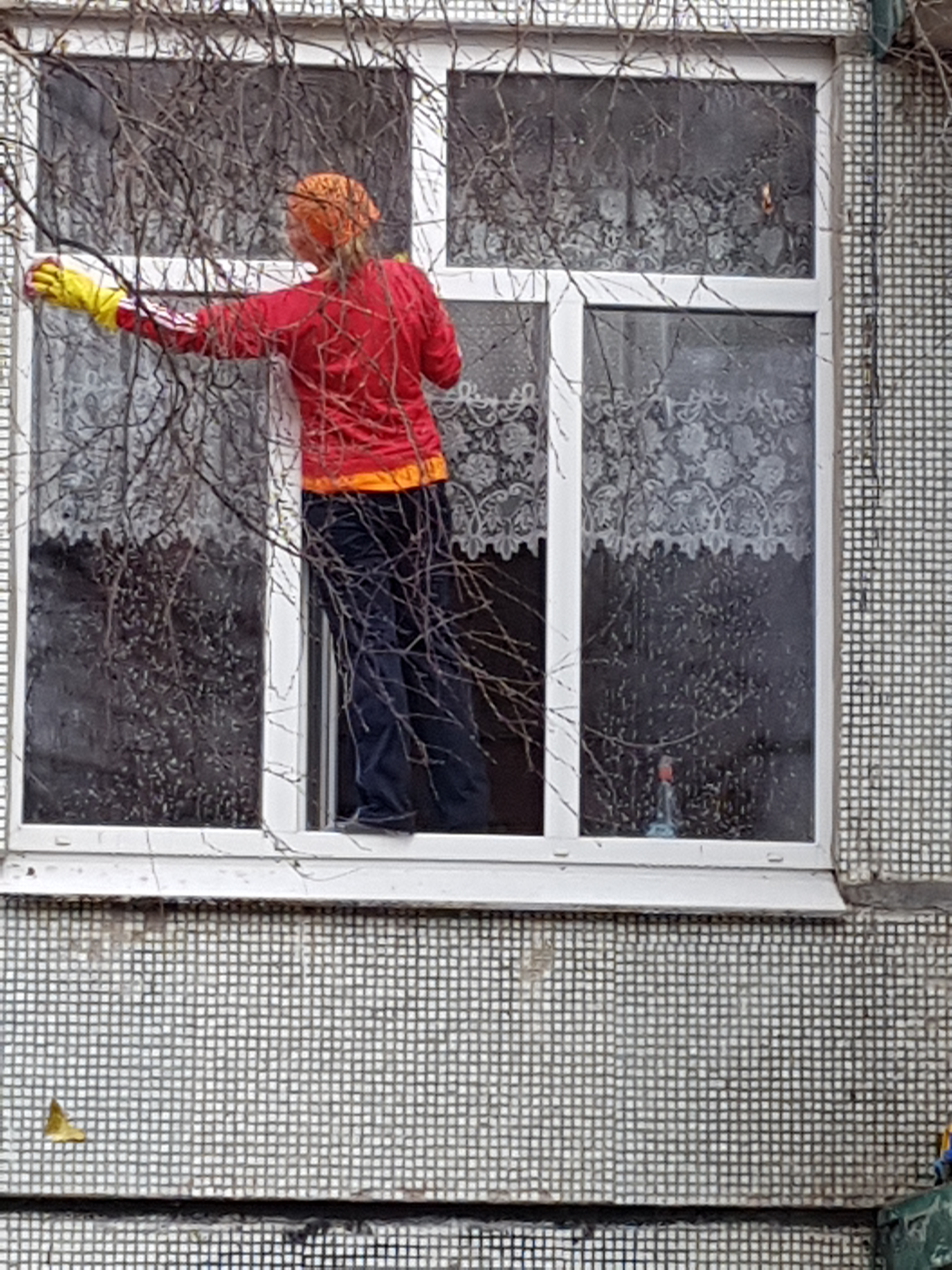 Блестящая уборка — как помыть окна без разводов?