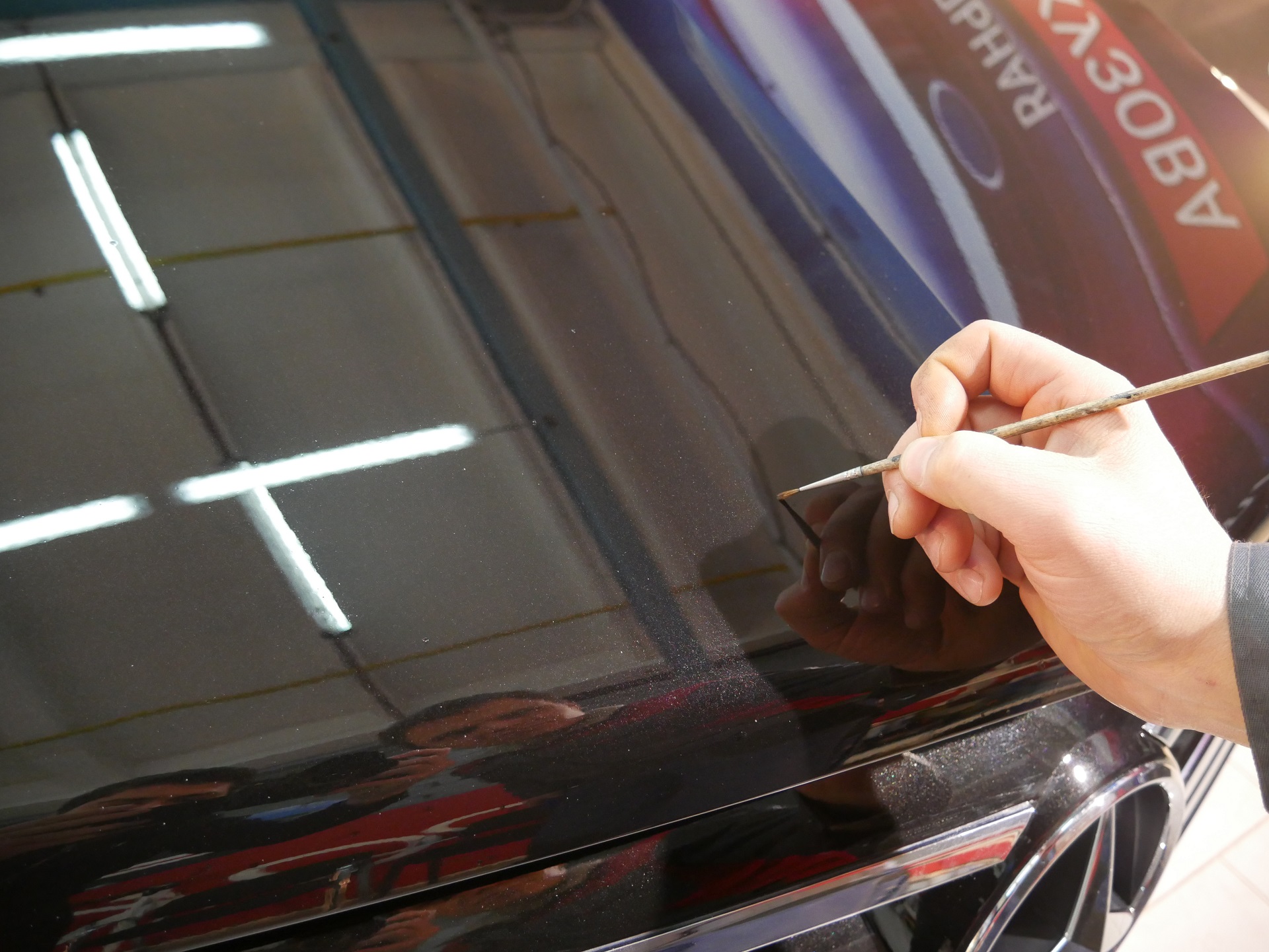 Как удалить царапины на стекле автомобиля?