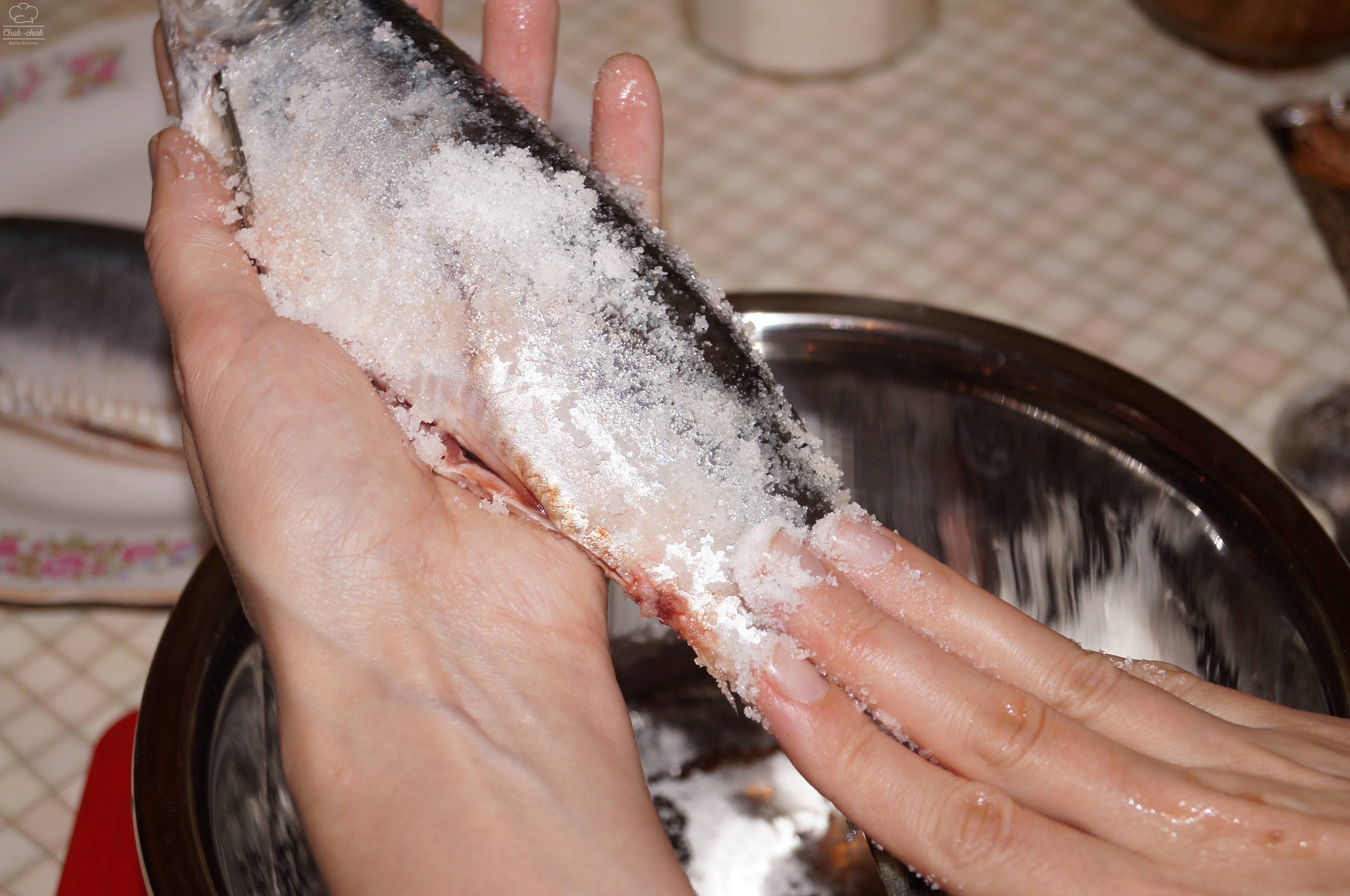 Как вымочить рыбу от соли