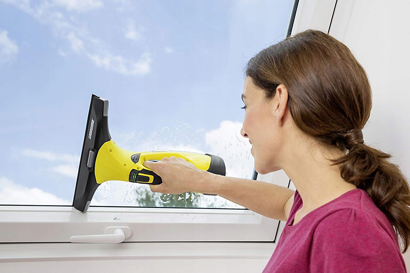 Почему нельзя мыть окна в солнечную погоду – 4 главные причины