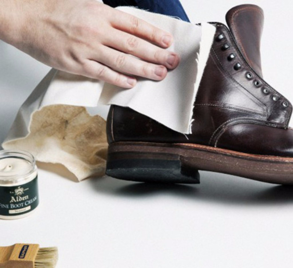 Как убрать запах из обуви: народные и специализированные способы
