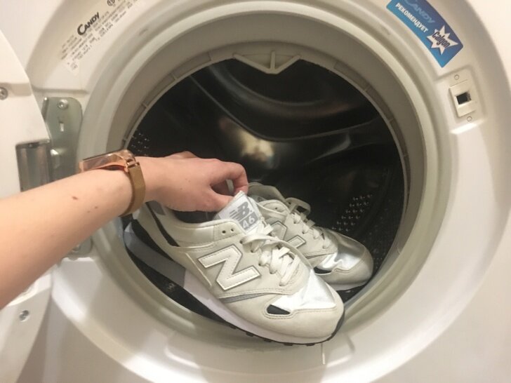 Можно ли в стиральной машине стирать кроссовки: как выбрать режим и температуру