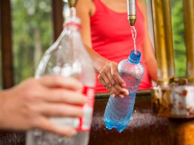 Какие бутылки из пластика безопаснее для здоровья? | великая эпоха