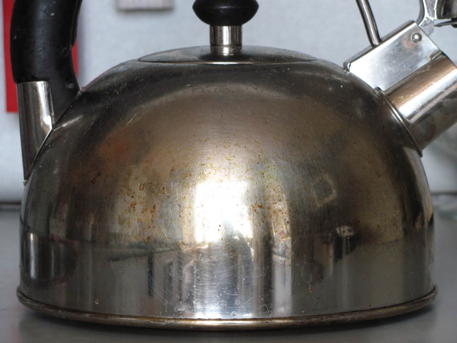 Как отмыть чайник от жира снаружи в домашних условиях: 20 средств для чистки