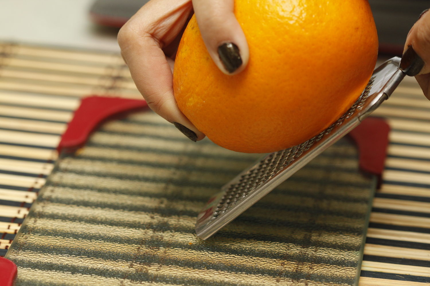 Как почистить апельсин легко и быстро