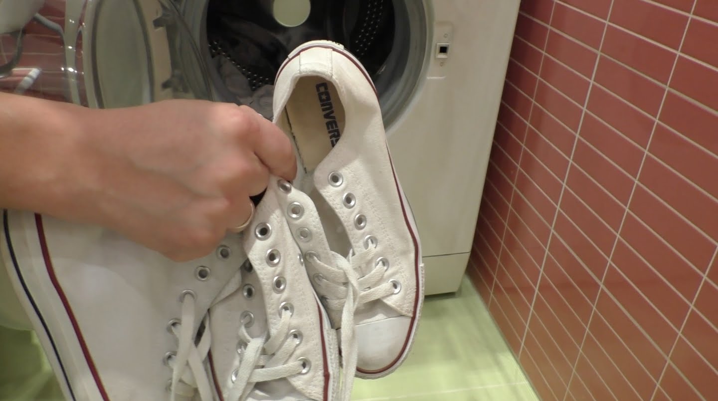 Чем отстирать белые кеды в стиральной машине или вручную: надежные средства и пошаговая инструкция