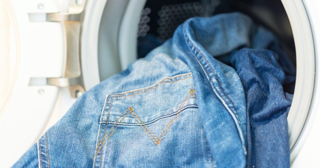 Как правильно стирать и ухаживать за джинсами, чтобы они прослужили как можно дольше :: инфониак