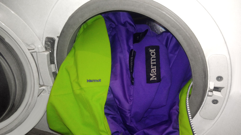 Как стирать горнолыжную куртку в стиральной машине и вручную