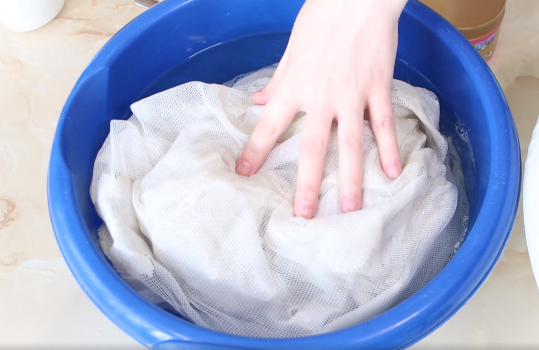 Как отбелить тюль от серости и желтизны дома за 5 минут
