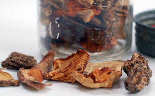 Как хранить сушёные грибы в домашних условиях: советы и рекомендации