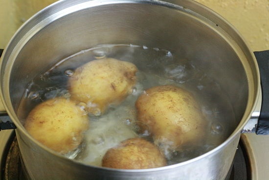 Сколько и как варить картошку в мундире чтобы не развалилась