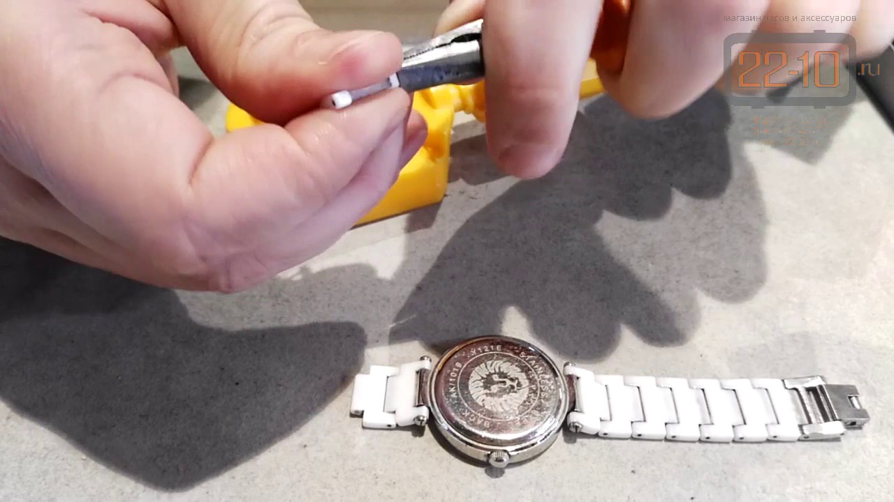 Как и чем лучше почистить браслет часов в зависимости от материала?